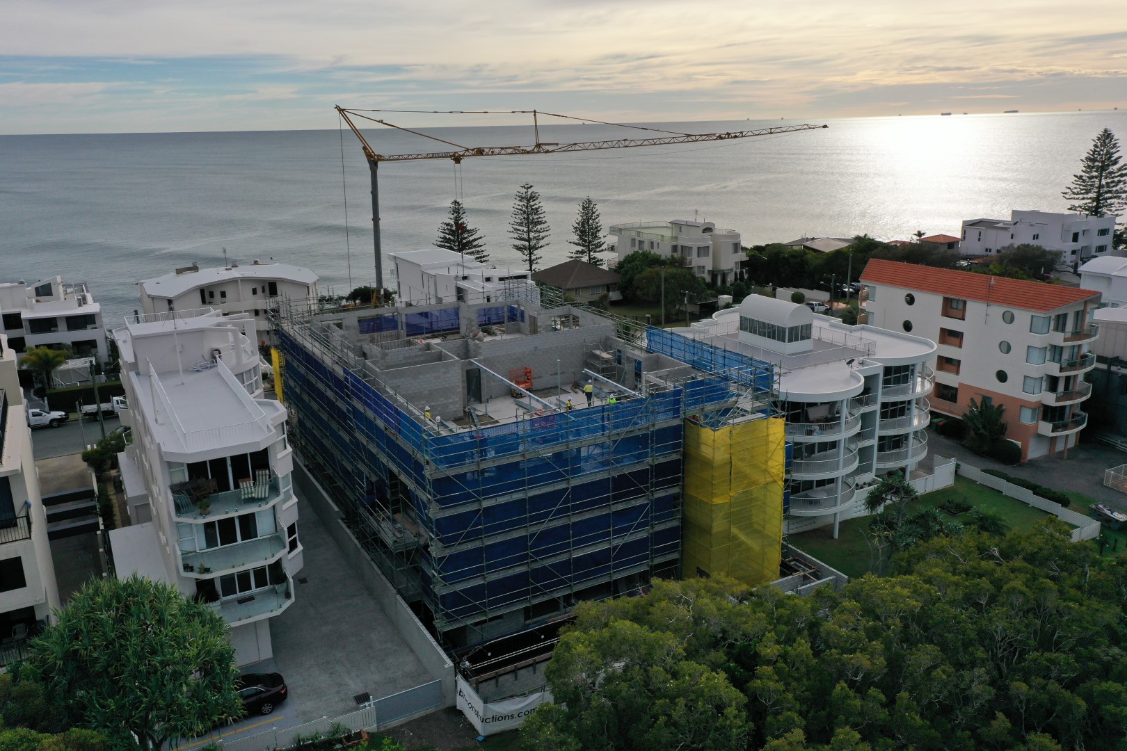 Moffat Beach Apartments